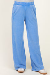 maternity wear light blue wide-leg sweatpants with an elastic waistband and side pockets