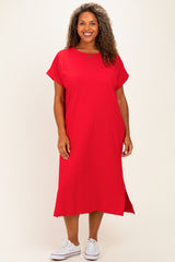 woman wearing a red short sleeve plus size dress with a front pocket and side slits