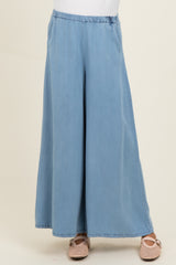 woman wearing light blue wide-leg maternity pants with an elastic waistband and a relaxed fit