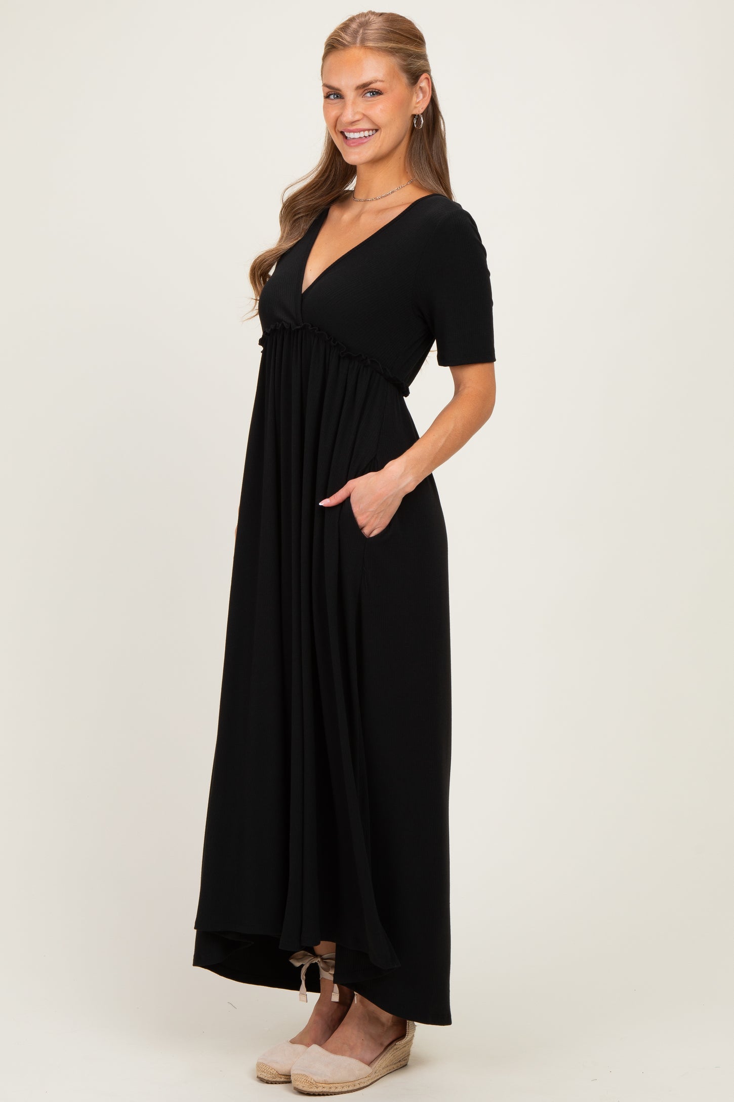 Black Short Sleeve V-Neck Maxi Dress