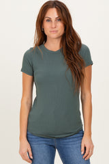 woman wearing a dark green short sleeve ribbed t-shirt and blue jeans